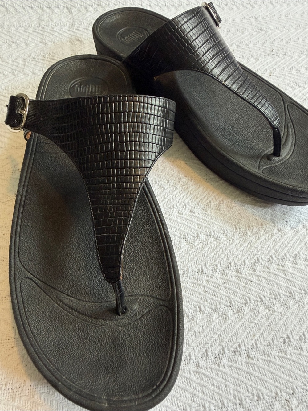 FitFlop Men's Black Faux-Croc Thong Sandals with Adjustable Buckle